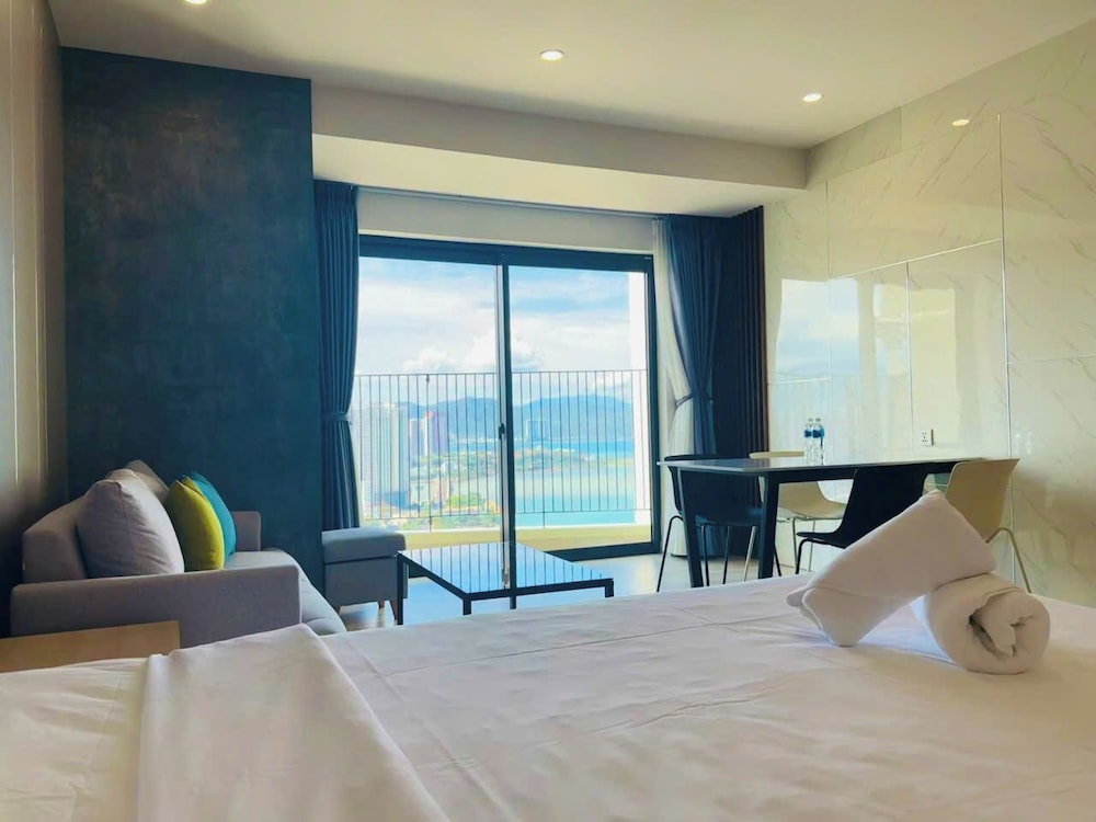 Gold Coast Balcony Serviced Apartment