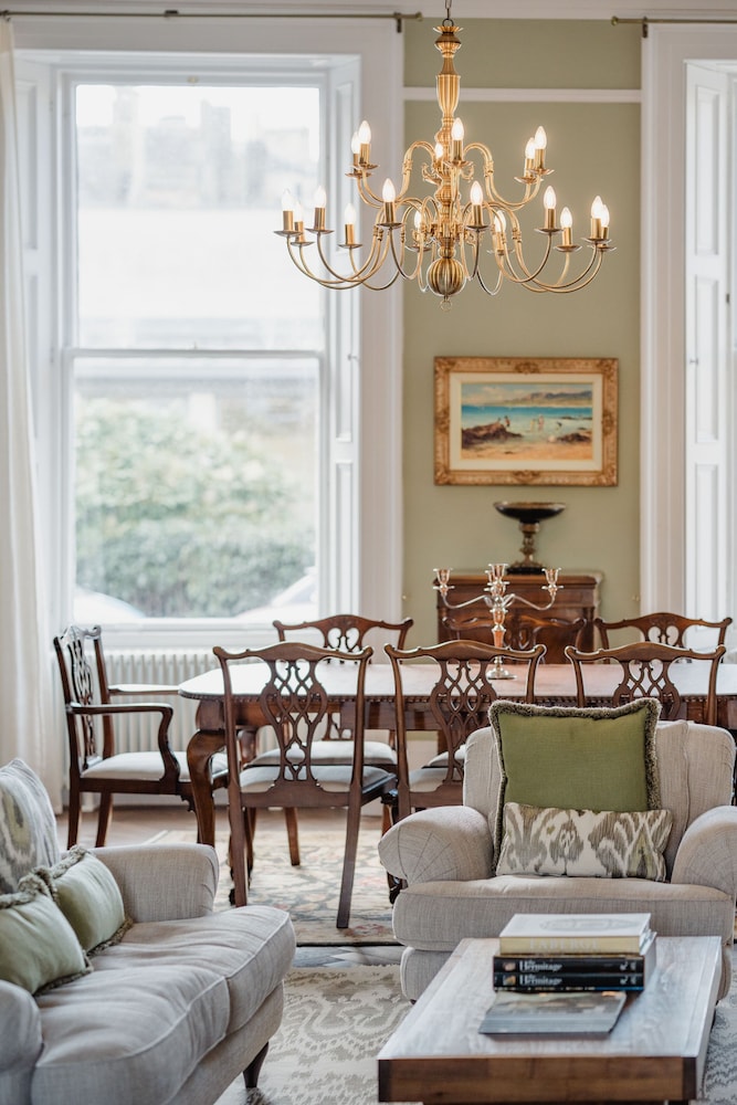Prestigious Townhouse close to Princes Street