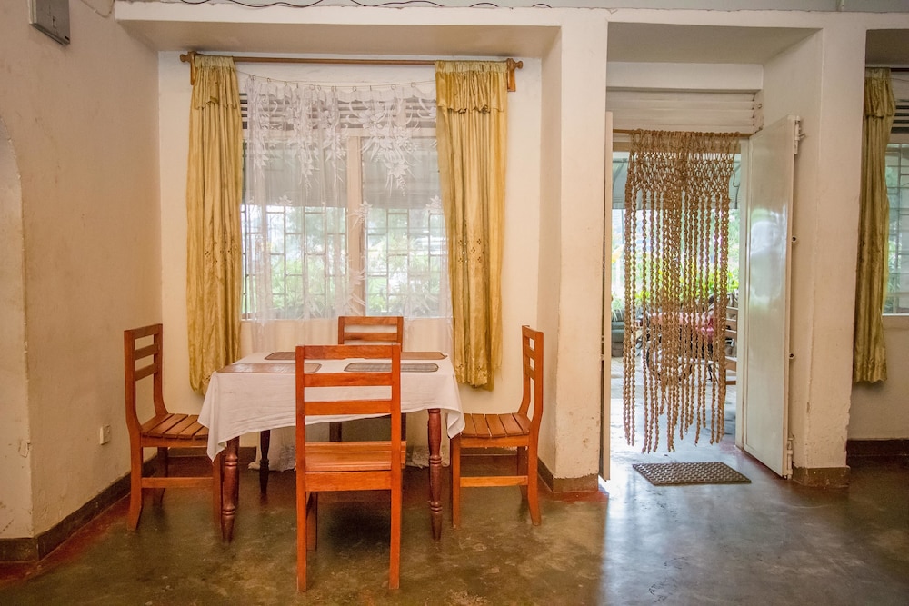 Sabinyo Guest House