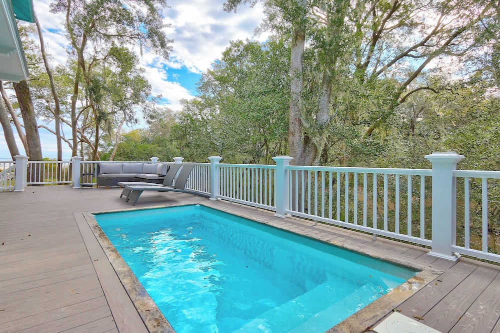 Beachside Boardwalk & Views Pool + Hot Tub 202 on the Sound
