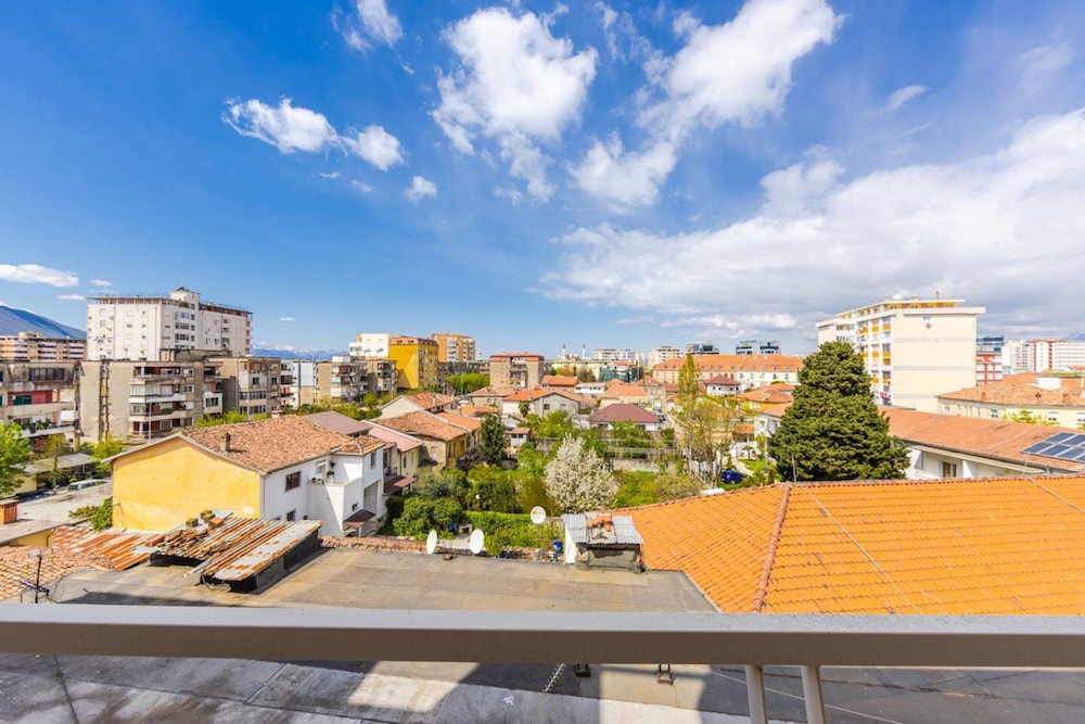 Spacious City-view Apartment Overlooking Shkod r