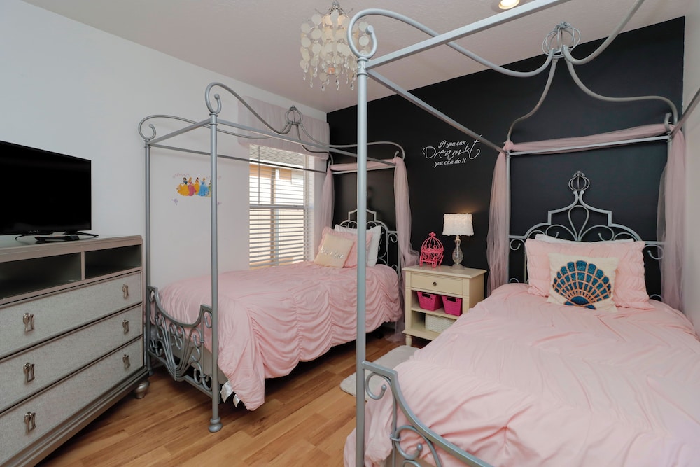 7 Bedrooms Perfect For Large Families Or Groups!