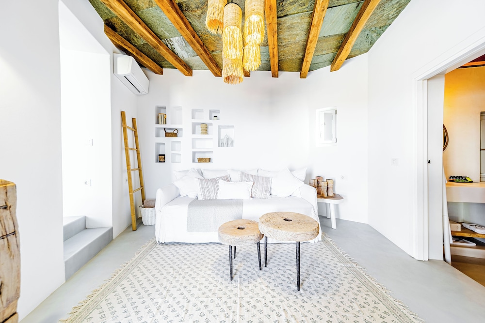 Makarias Traditional Luxury Villas