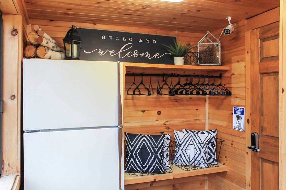 Diamond Lake Waterfront Cabin w/ Deck  Dock! - Property Image 3
