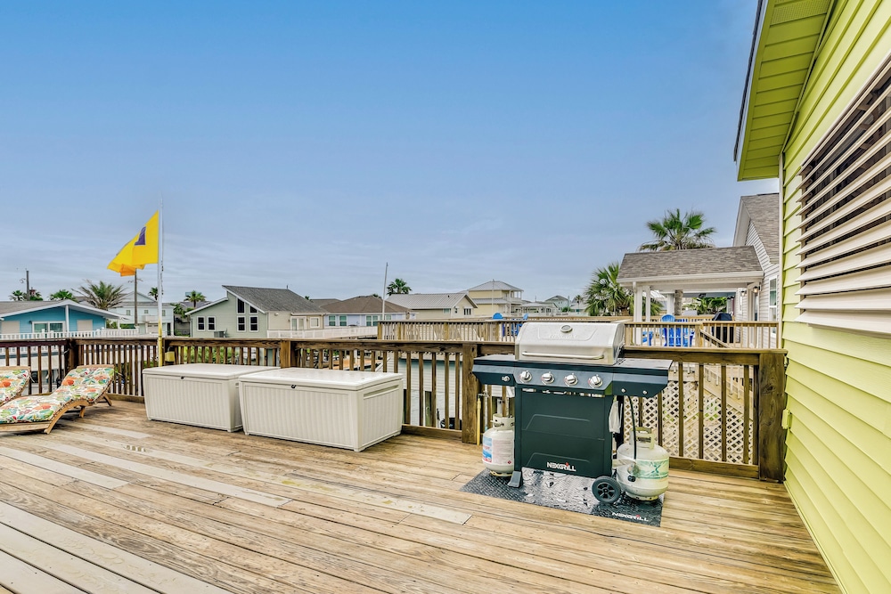 Private Dock & Kayaks: 'reel Fun in Sea Isle'