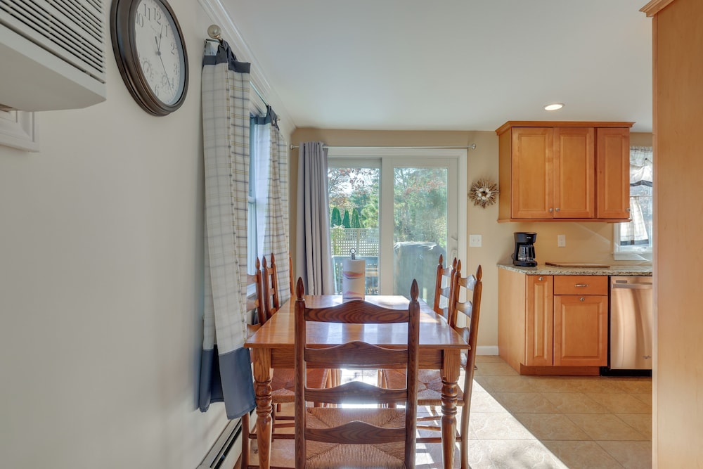 6 Mi to Beach: Home w/ Deck in Brewster!