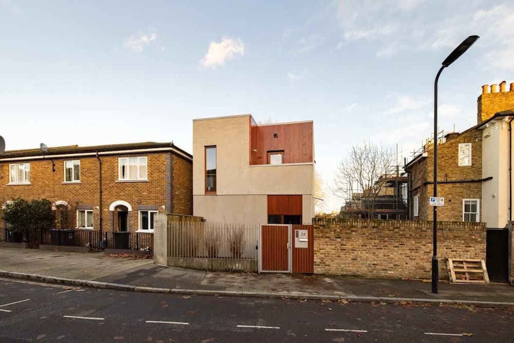 The Victoria Park Sanctuary - Stunning 2bdr Flat