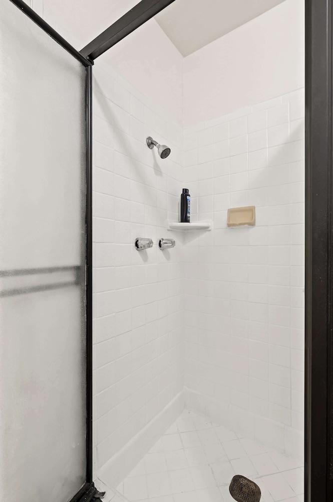 Newly Updated Family Retreat Safe Area Near Dtla