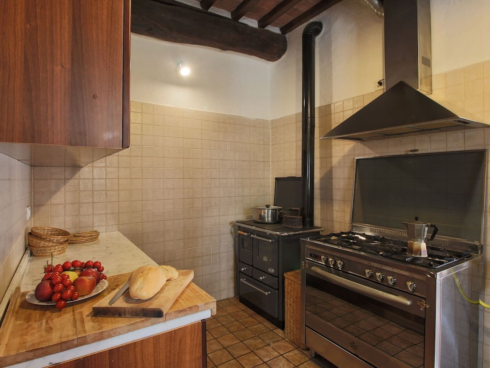 Farmhouse in Proceno With Pool Views view 2