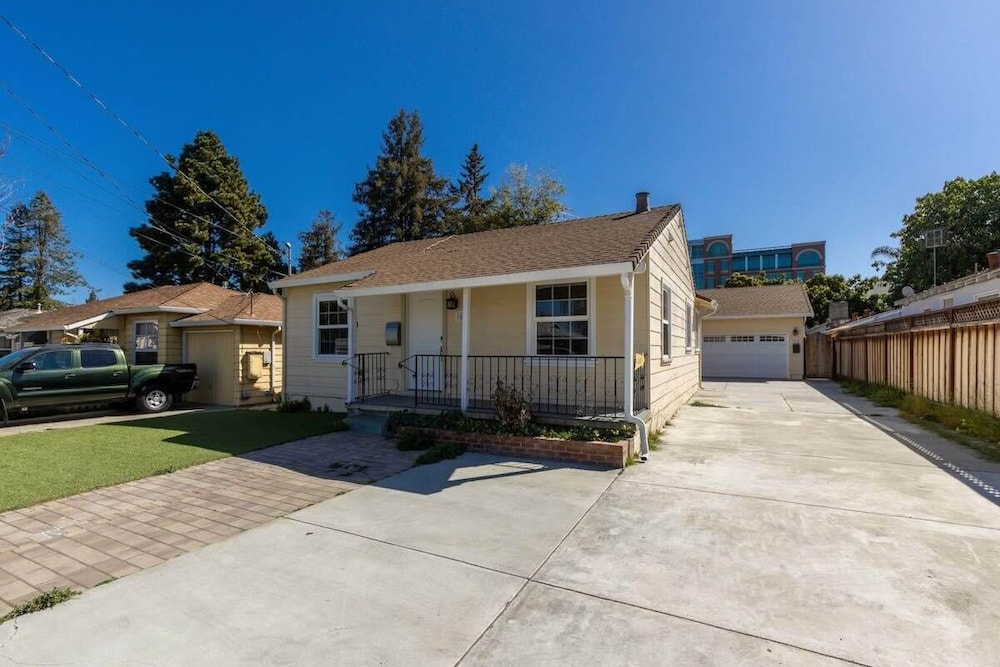 @ Marbella Lane - Convenient Home in Sunnyvale