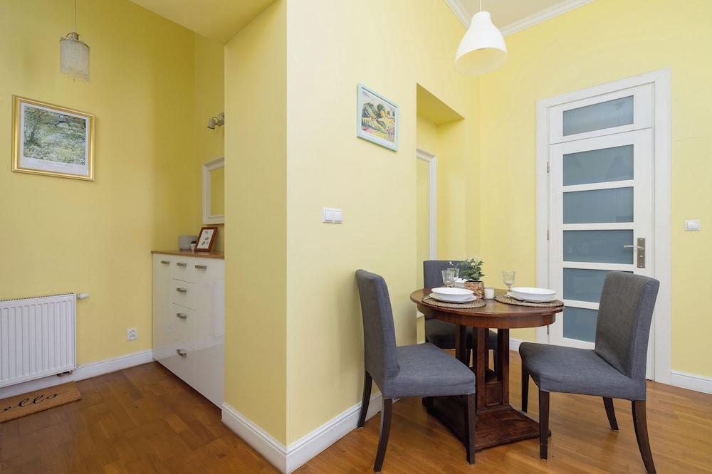 Cozy Apartment in the Center by Renters