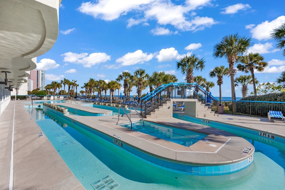 Boardwalk Resort by Hosteeva