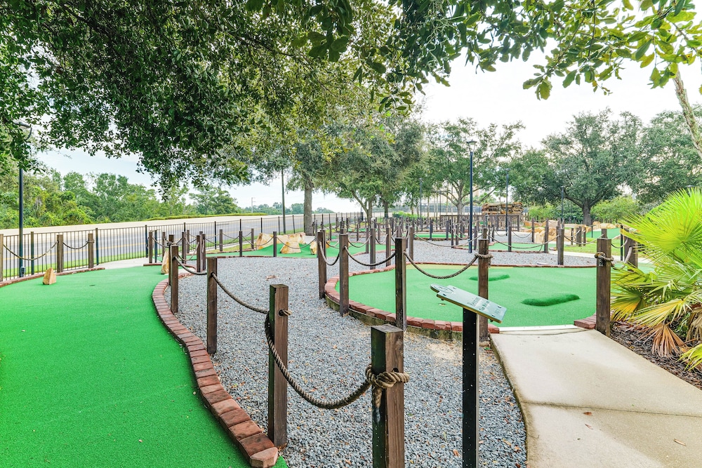 8 Mi to Disney: Pet-friendly Apt w/ Resort Perks