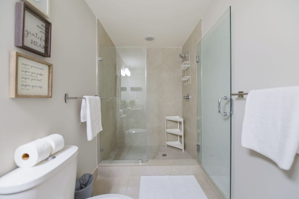 Downtown Doral Condo w-Free Parking
