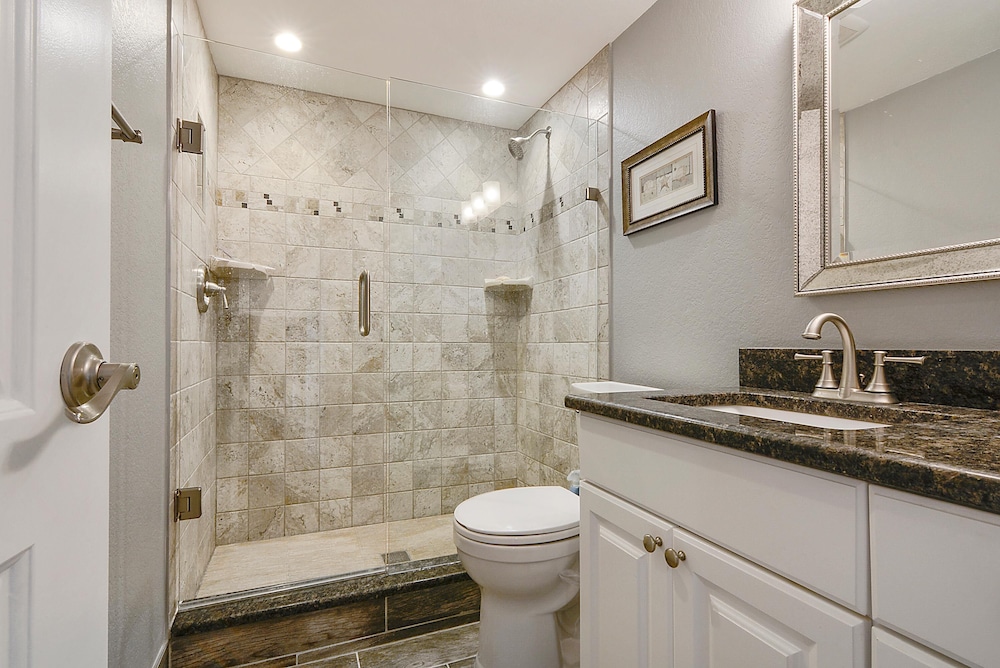 Land's End 10-302 Beach Front - Premier