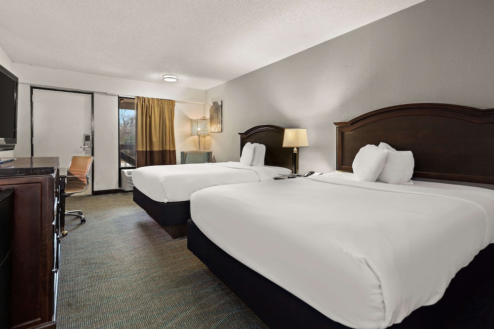 Lumberton Vacations - Rodeway Inn - Property Image 29
