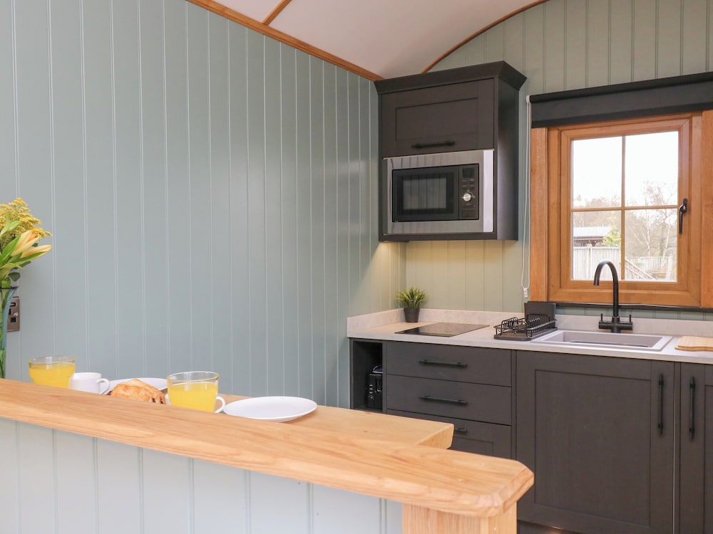 Dam View Shepherds Hut