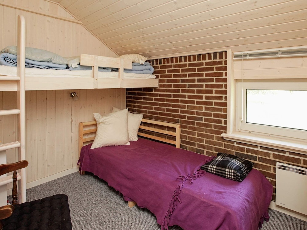 Vibrant Holiday Home in Blåvand near Sea view 3