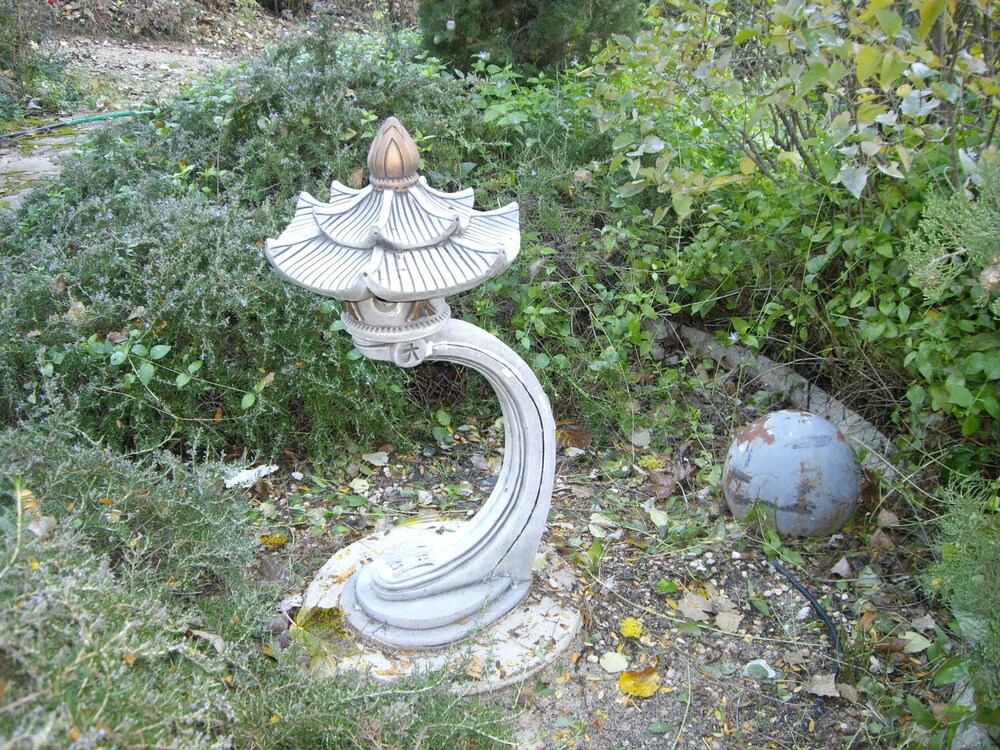 La Casita con jardín frente a la cascada