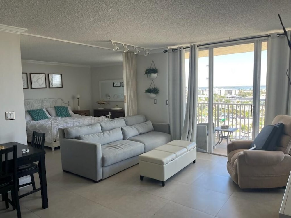Estero Beach & Tennis 901-c