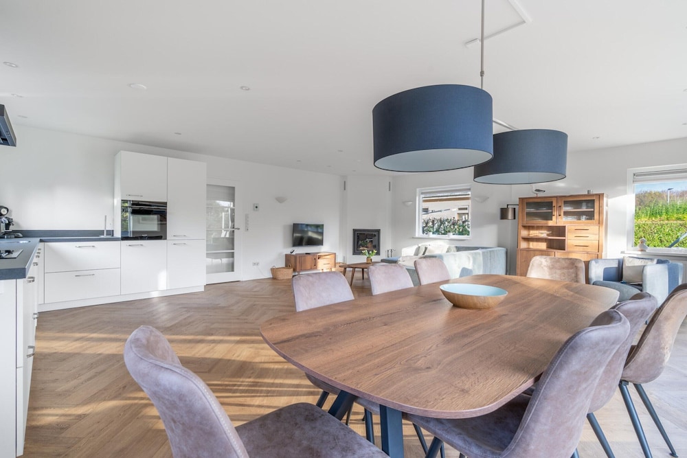 Modernly Furnished Holiday Home for 6 People