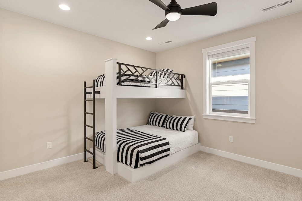Southwest Getaway 6 Bedroom Home