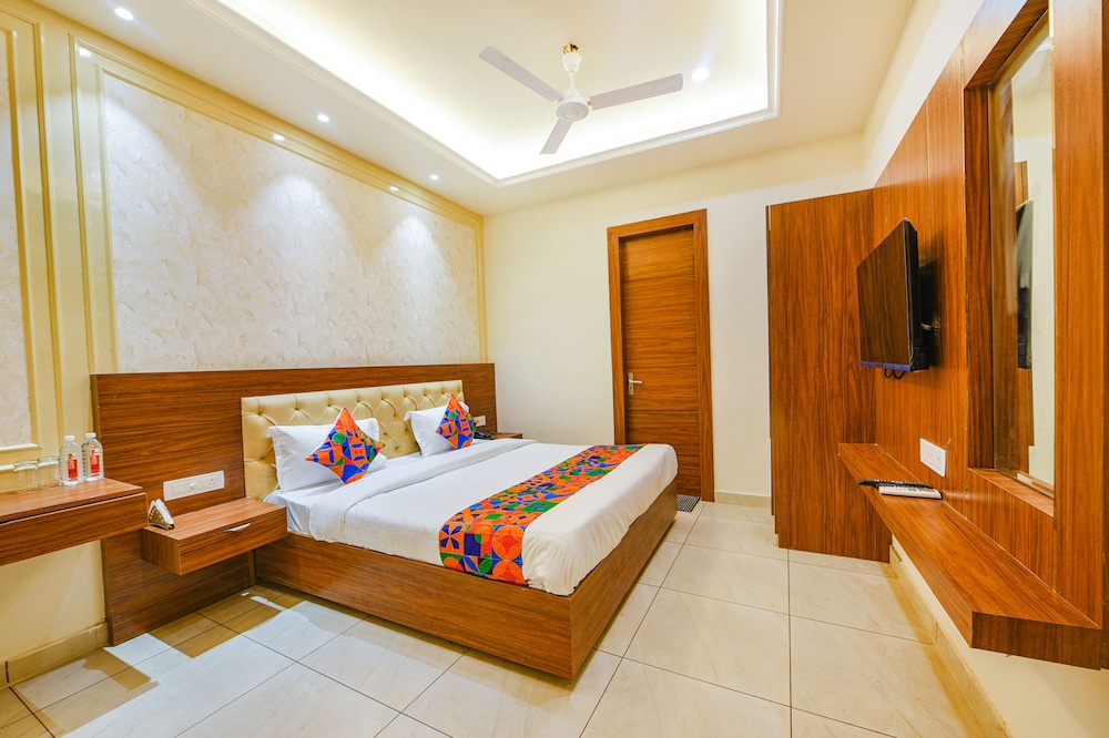 Fabhotel K9 Royal