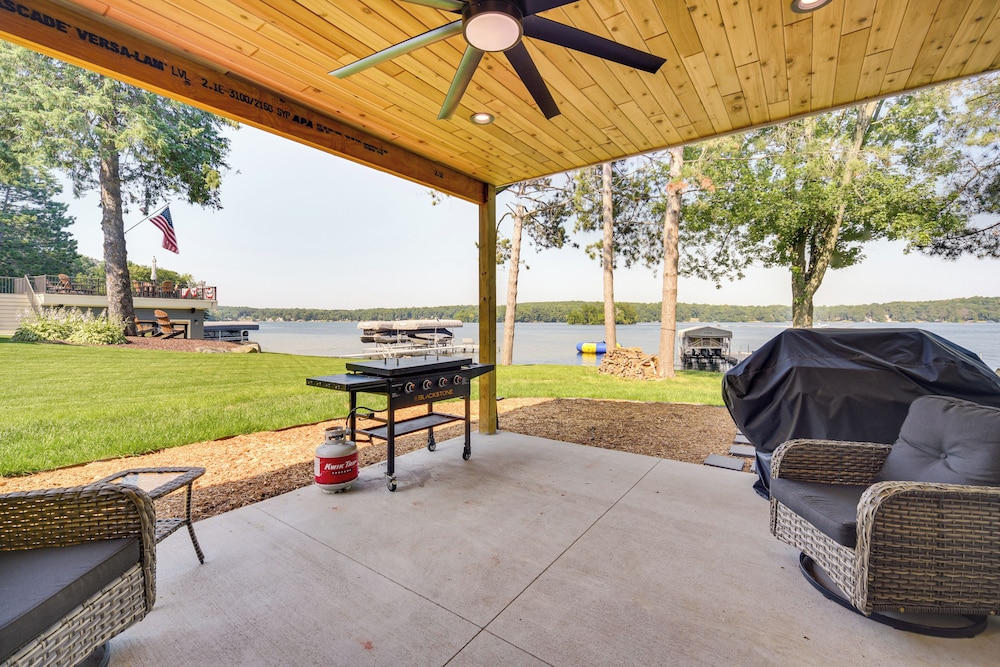 Lake Wapogasset Home w/ Dock: 7 Mi to Amery