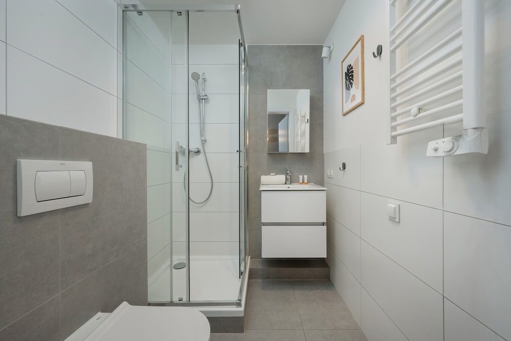 Elegant Apartment in Wroclaw by Renters view 3