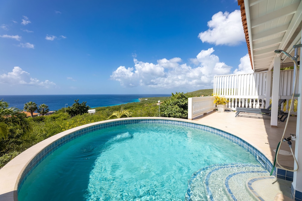 Coral Estate Holidays