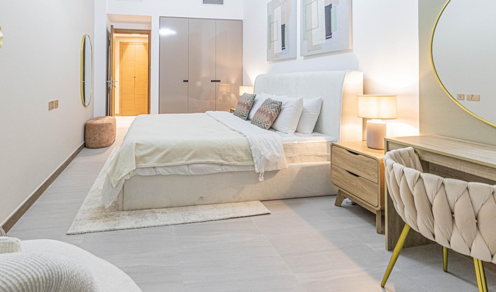 Exclusive 1BR Urban Oasis Canal