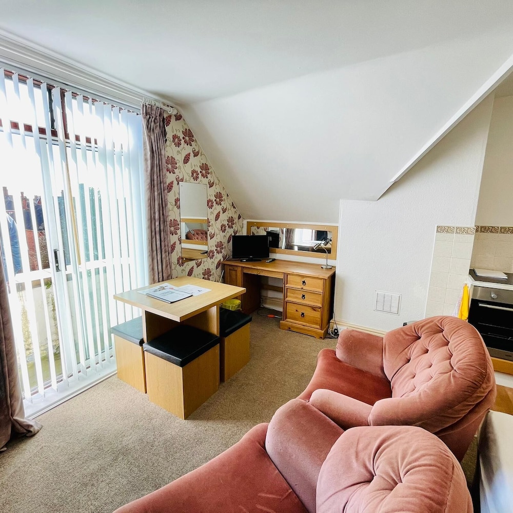 Lyndene Holiday Apartments
