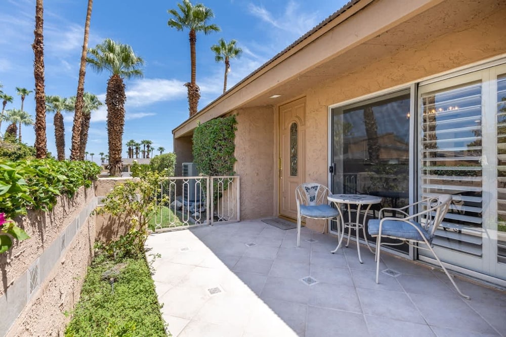 Desert Flower- Ironwood CC Condo Pool Spa