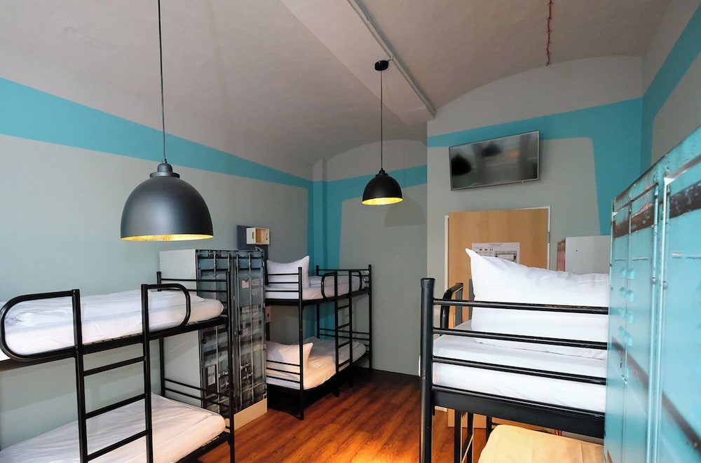 Singer109 Hostel