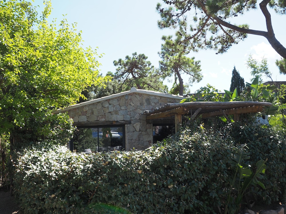 Hotel Maranatha Porto Vecchio - Image 1