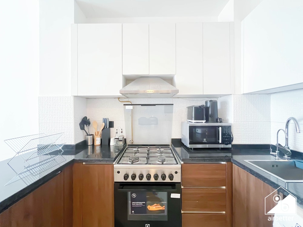 Bright 2bed Family Home: Pool, Gym & Kids Play