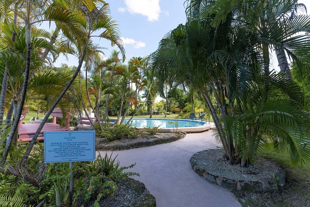 Glitter Bay Estate 414 1 Bedroom Apts