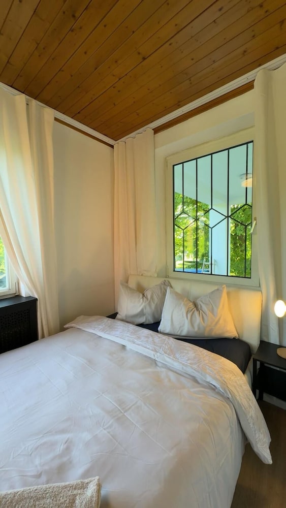 Cozy Garden Villa near Danube For 16P