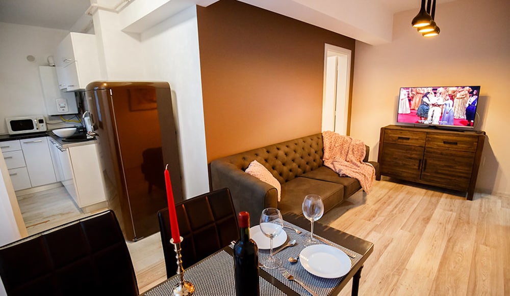 Metropolitan Iassium Luxury Suites