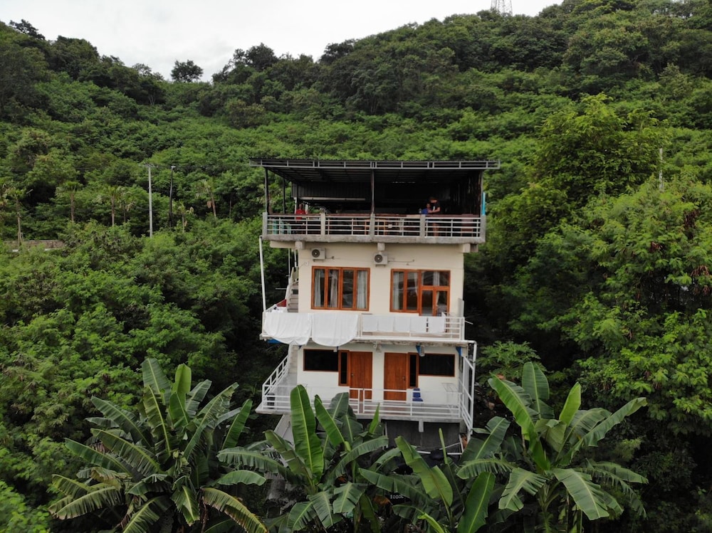 Pesona Restaurant and Room