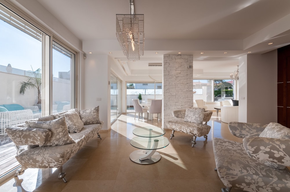 Luxurious Villa with great location, photo 44