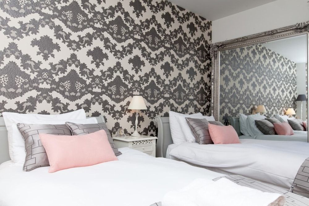 Holyrood Residence - Luxury Apartment With Parking
