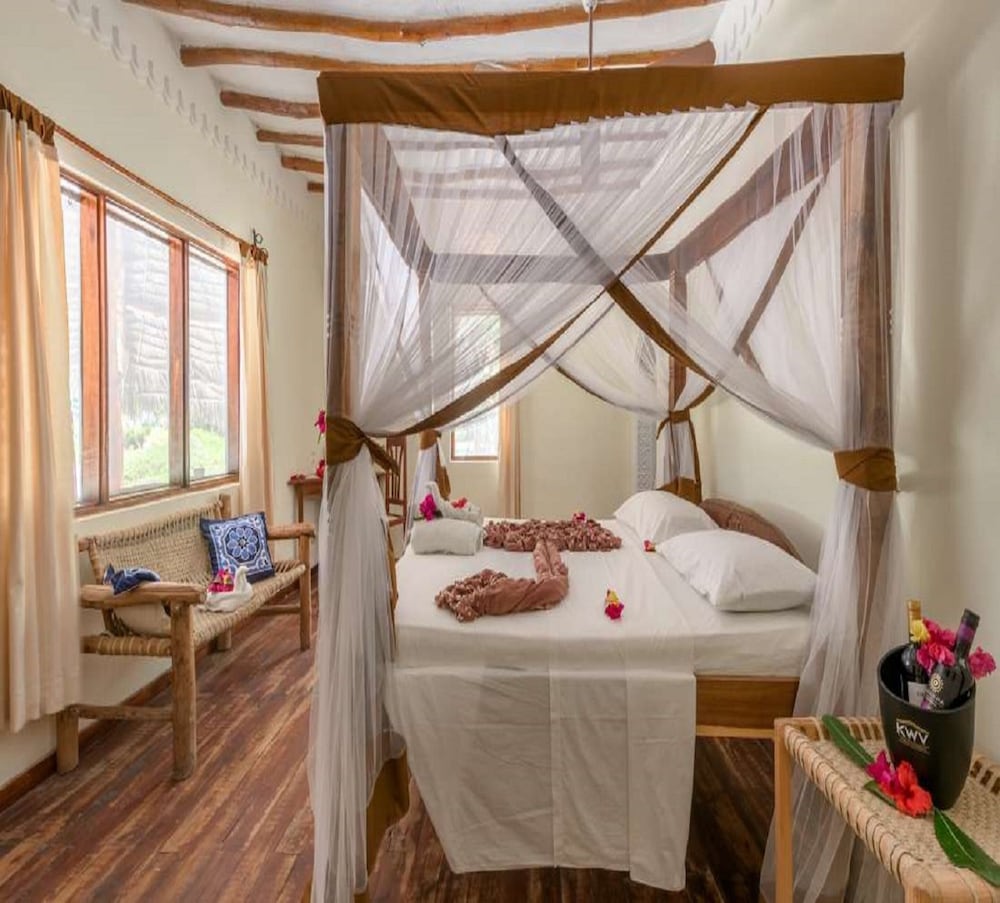 Hakuna Majiwe Beach Lodge