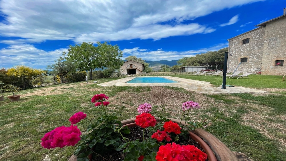 Beautiful Exclusive Pool Villa - Close to Spoleto bar Shops, Restaurants - Property Image 32