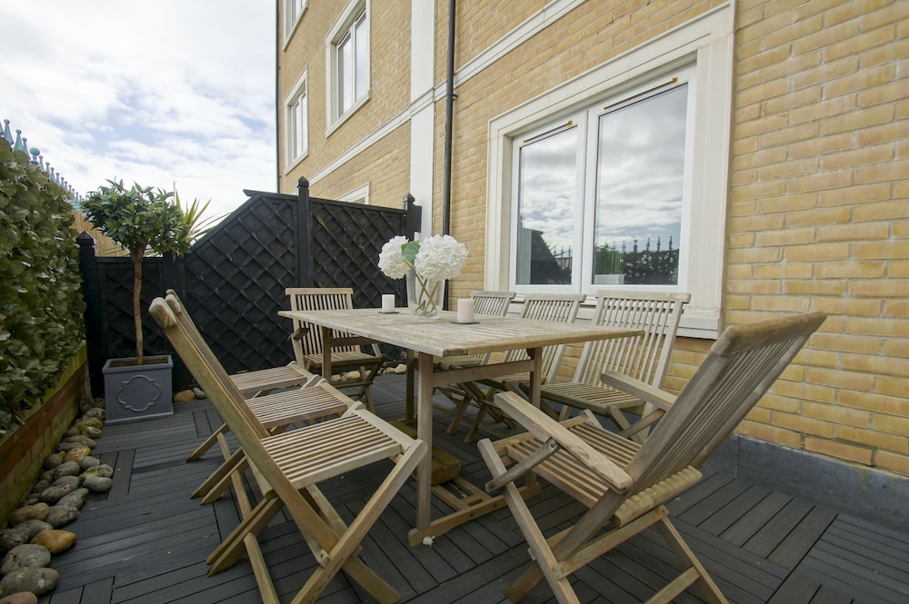 Marina Apartment Parking by Brighton Holiday Lets