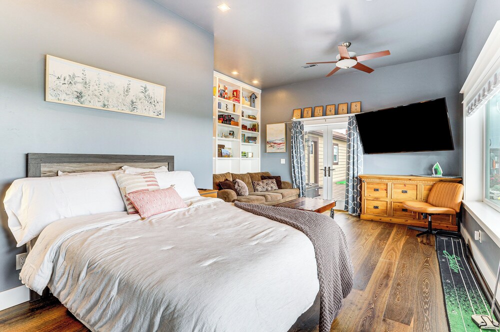 Private Hot Tub + Game Room: Keenesburg Getaway!