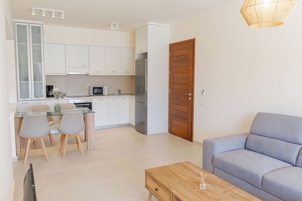 Phaedrus Living: Seaside Thalassa Cretan 102
