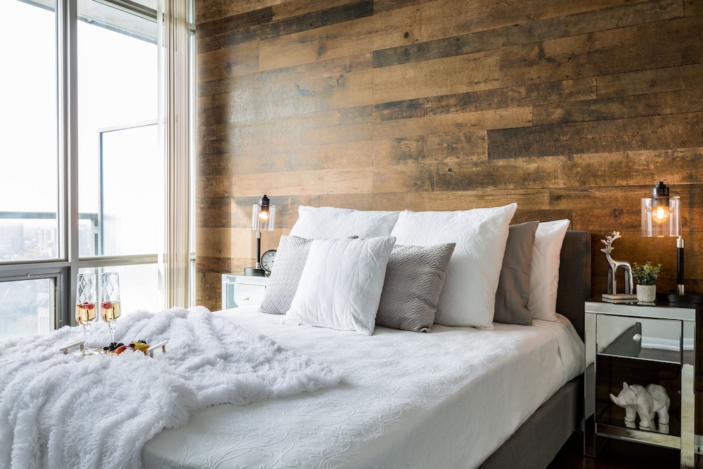 QuickStay - Luxury on Bay St. (Yonge & College) - Image 2