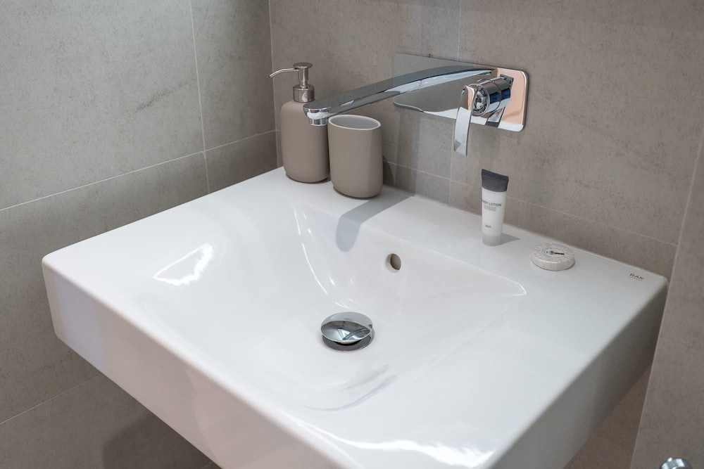 Stylish Minimalist 2-bedroom in Jumeirah Village Circle