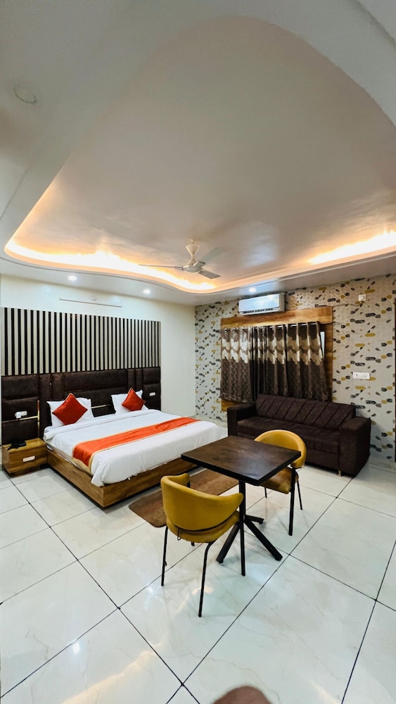 Hotel Robinson Kasganj